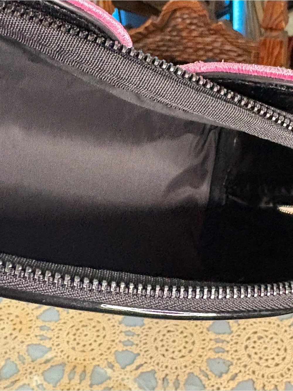 Disney Minnie Mouse Black and Pink Bow Kids Crossbody Bag